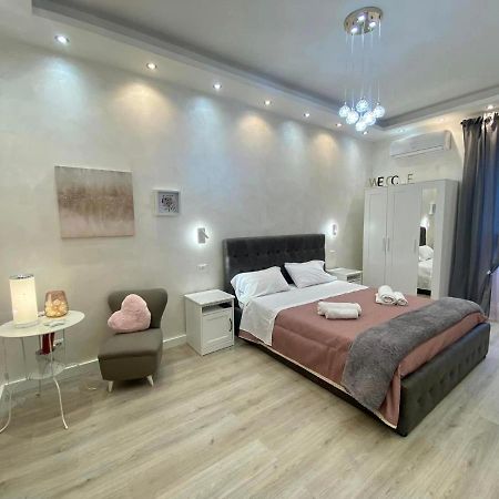 Apartment Close To The Coloseum, 2 Minutes Walk From Metro A Bagian luar foto