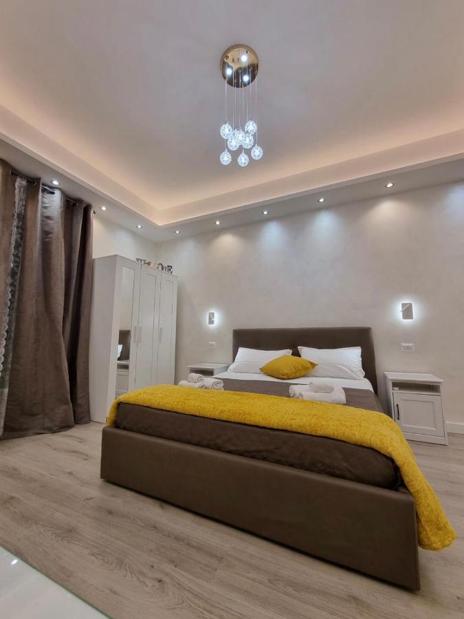 Apartment Close To The Coloseum, 2 Minutes Walk From Metro A Bagian luar foto