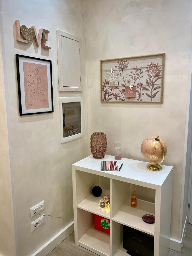Apartment Close To The Coloseum, 2 Minutes Walk From Metro A Bagian luar foto