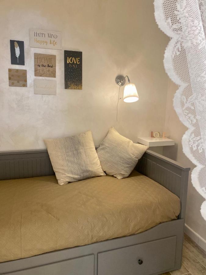 Apartment Close To The Coloseum, 2 Minutes Walk From Metro A Bagian luar foto
