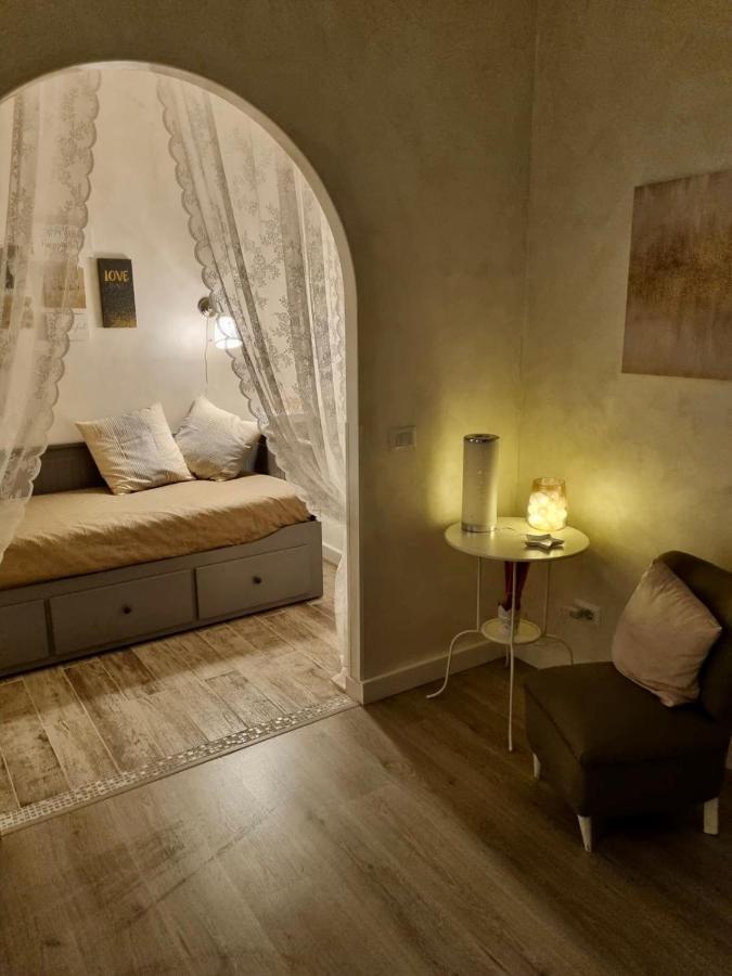 Apartment Close To The Coloseum, 2 Minutes Walk From Metro A Bagian luar foto