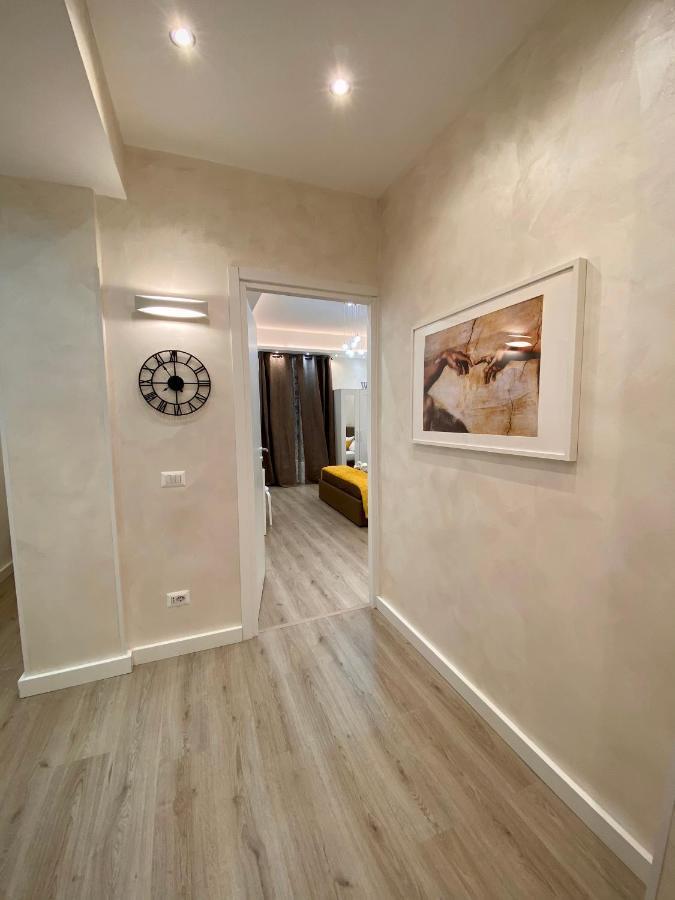 Apartment Close To The Coloseum, 2 Minutes Walk From Metro A Bagian luar foto