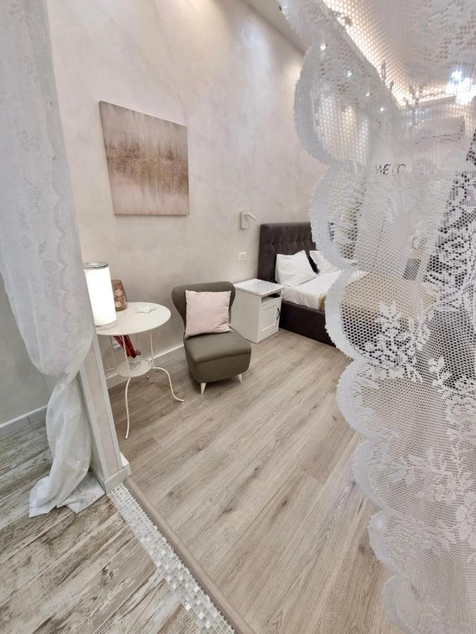 Apartment Close To The Coloseum, 2 Minutes Walk From Metro A Bagian luar foto