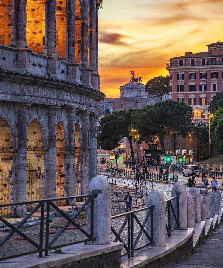 Apartment Close To The Coloseum, 2 Minutes Walk From Metro A Bagian luar foto