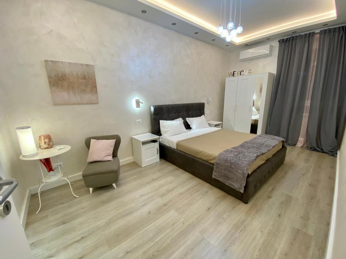 Apartment Close To The Coloseum, 2 Minutes Walk From Metro A Bagian luar foto
