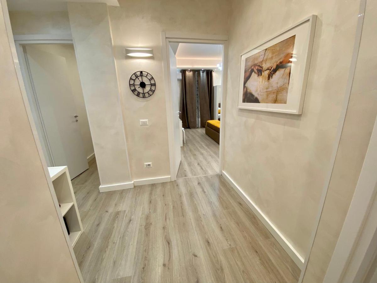 Apartment Close To The Coloseum, 2 Minutes Walk From Metro A Bagian luar foto