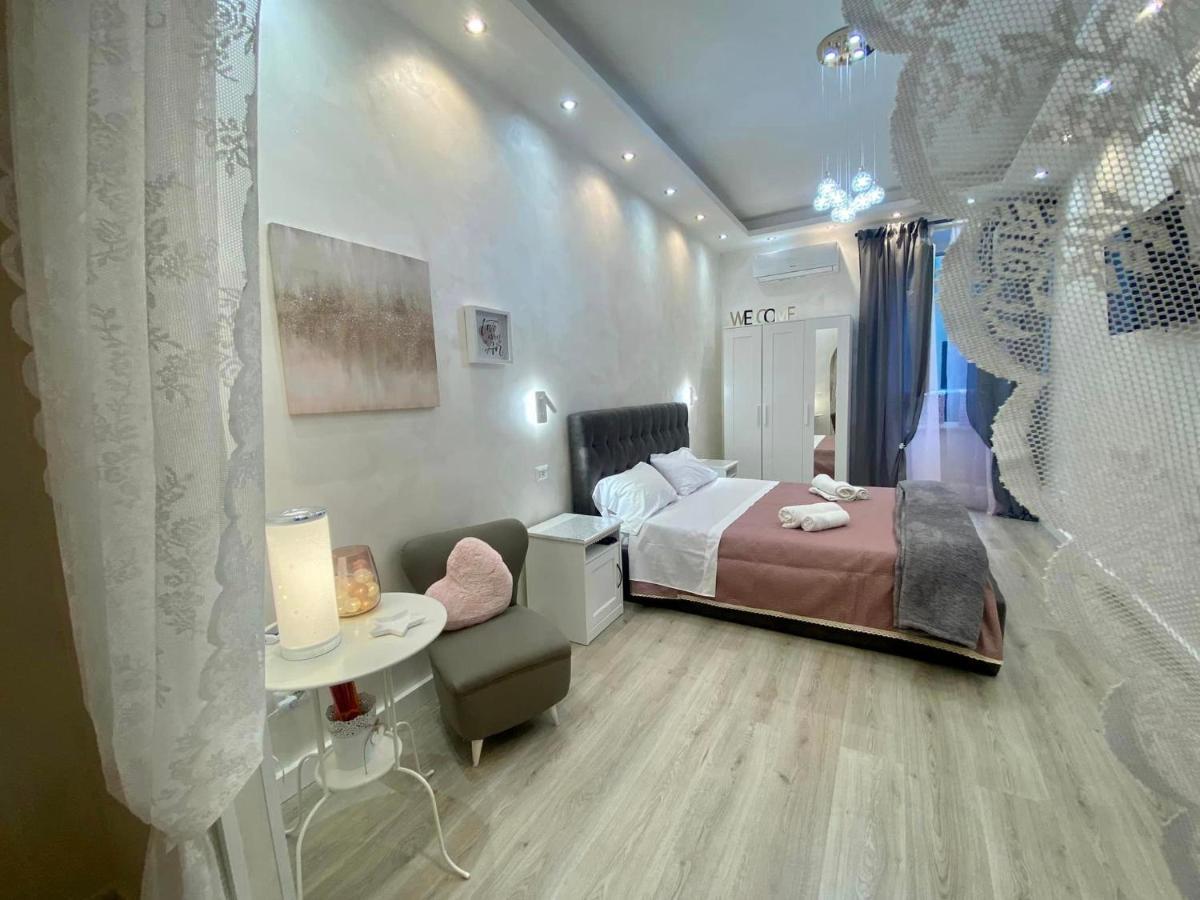 Apartment Close To The Coloseum, 2 Minutes Walk From Metro A Bagian luar foto