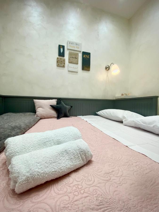 Apartment Close To The Coloseum, 2 Minutes Walk From Metro A Bagian luar foto