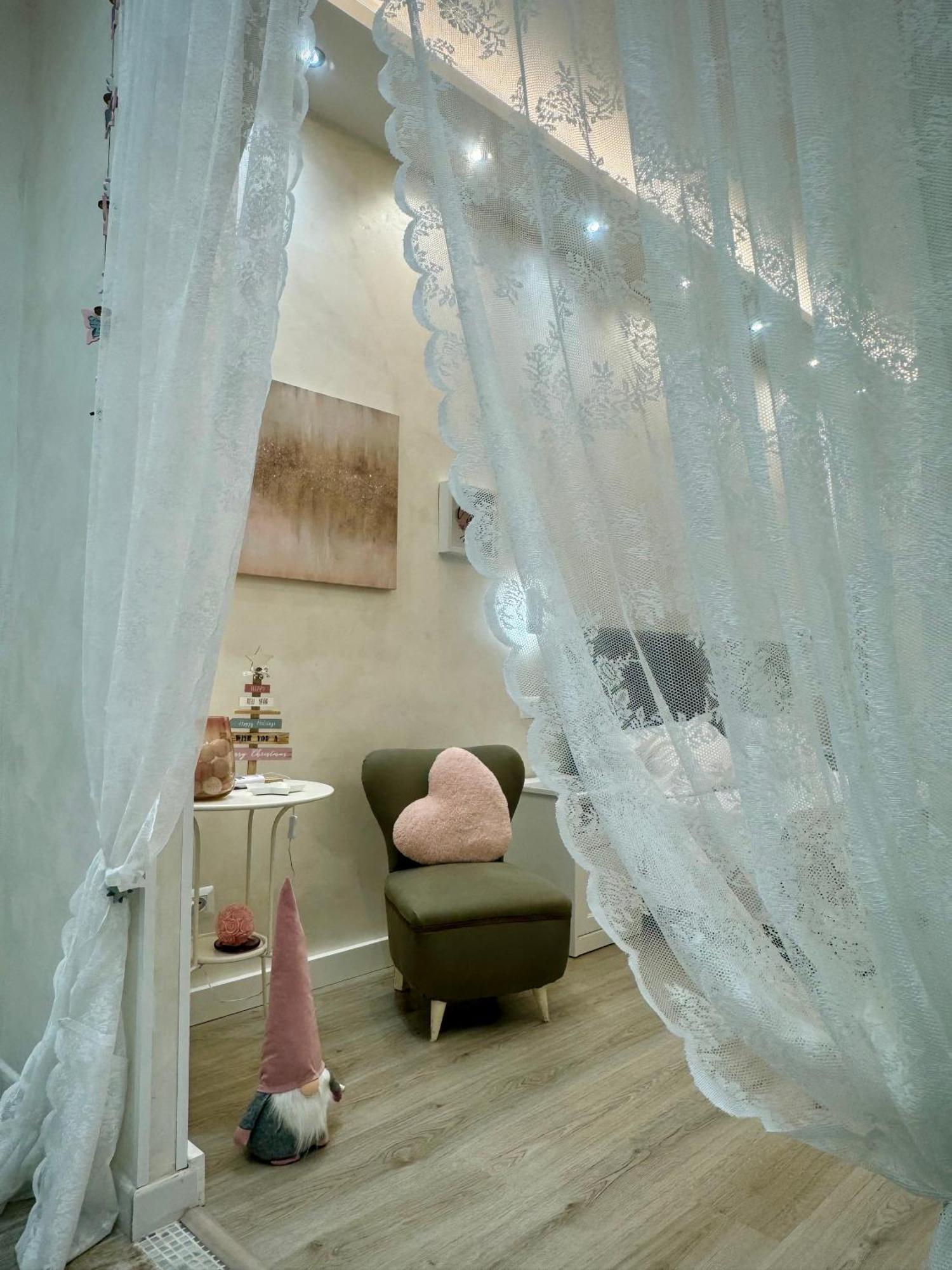 Apartment Close To The Coloseum, 2 Minutes Walk From Metro A Bagian luar foto
